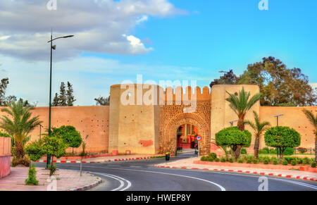 Bab Laarissa ou Bab Er-Raha, une des portes de Marrakech, Maroc Banque D'Images