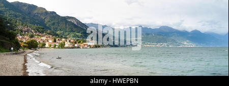 Musso, Italie - 5 septembre 2015 : Panorama de l'après-midi du pays donnant sur le lac de Côme et les montagnes environnantes du châssis. Banque D'Images