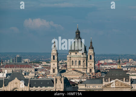 La basilique Saint-Étienne s'élève au-dessus de Budapest, en Hongrie Banque D'Images