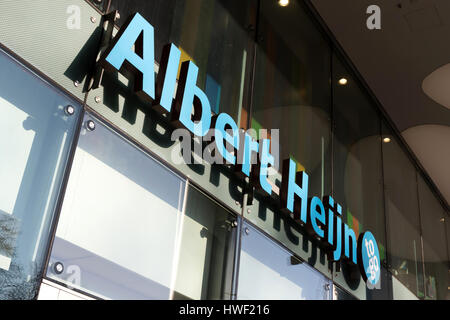 Rendez-vous à Albert Heijn dépanneur à Cologne/Allemagne. Albert Heijn est la plus grande chaîne de supermarchés néerlandais, fondé en 1887. Banque D'Images