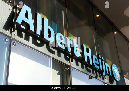 Rendez-vous à Albert Heijn dépanneur à Cologne/Allemagne. Albert Heijn est la plus grande chaîne de supermarchés néerlandais, fondé en 1887. Banque D'Images