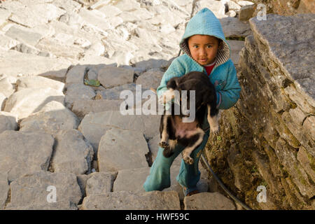 Portrait d'enfants de Ghandruk village du Népal Banque D'Images