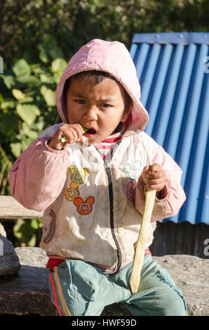 Portrait d'enfants de Ghandruk village du Népal Banque D'Images