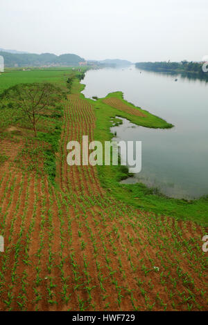 Belle campagne de Quang Binh, Viet Nam, vert domaine de l'agriculture, de la chaîne de montagnes, l'air frais, eco green faire belle destination pour voyage vietnam Banque D'Images