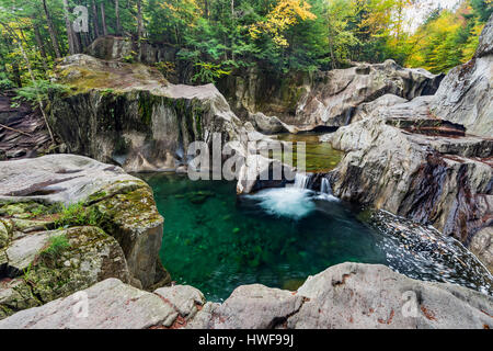 Warren Falls sur la rivière Mad, Green Mountain National Forest, comté de Washington, New York Banque D'Images