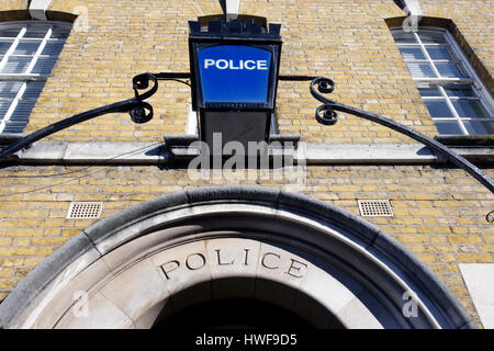 Poste de police victorien avec panneau de lampe de police Banque D'Images