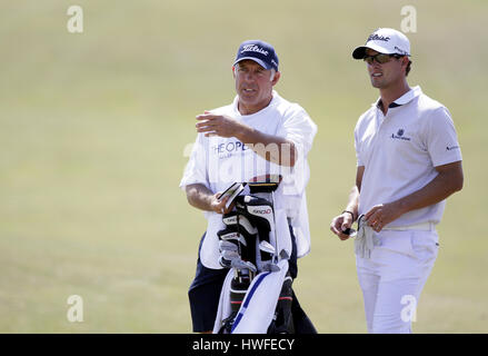 ADAM SCOTT STEVE WILLIAMS GOLFEUR AUSTRALIEN AUSTRALIENNE ET LA CADDY CADDY DE GOLF ROYAL ST.GEORGE'S SANDWICH KENT ANGLETERRE 15 Juillet 2 Banque D'Images