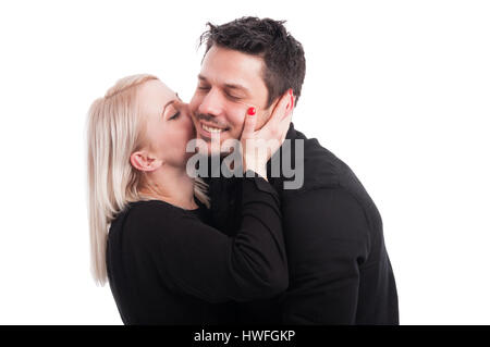 L'amour heureux son petit ami embrasser une femme et s'amuser sur fond blanc Banque D'Images