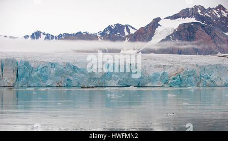 14 Juin-Juillet-glacier dans Krossfjord, dans l'ouest de Monte Carlo, au début d'août 2012. Banque D'Images