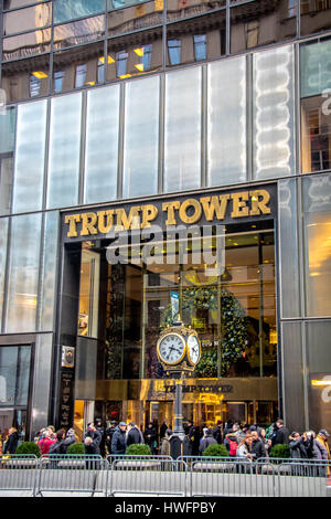 Façade de la Trump Tower, résidence du président élu, Donald Trump Banque D'Images