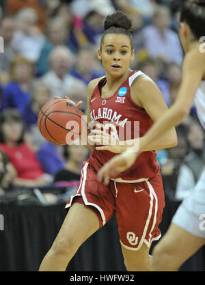 Seattle, WA, USA. Mar 20, 2017. Oklahoma guard Chelsea Dungee (33) en action au cours d'une deuxième série de NCAA women's match entre l'Oklahoma Sooners et les Washington Huskies. Le jeu a été joué à HEC de pavillon, sur le campus de l'Université de Washington à Seattle, WA. Jeff Halstead/CSM/Alamy Live News Banque D'Images