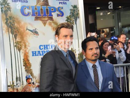 Los Angeles, CA, USA. Mar 20, 2017. Dax Shepard, Michael Pena aux arrivées des puces Premiere, Théâtre chinois de Grauman (autrefois Grauman's), Los Angeles, CA, 20 mars 2017. Credit : Elizabeth Goodenough/Everett Collection/Alamy Live News Banque D'Images