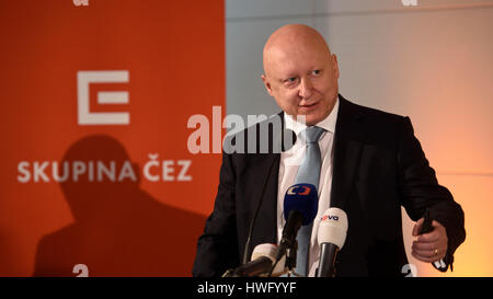 Le discours de Daniel CEZ informe Benes les journalistes sur l'an dernier résultats économiques de cez le groupe d'énergie sur une conférence de presse à Prague, en République tchèque, le Mardi, Mars 21, 2017. (Photo/CTK Michal Kamaryt) Banque D'Images