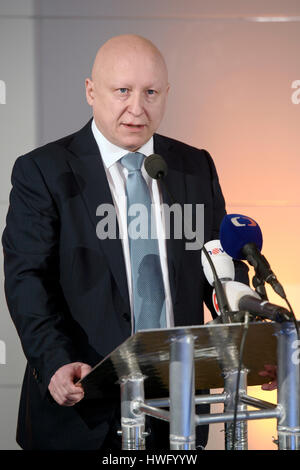 Le discours de Daniel CEZ informe Benes les journalistes sur l'an dernier résultats économiques de cez le groupe d'énergie sur une conférence de presse à Prague, en République tchèque, le Mardi, Mars 21, 2017. (Photo/CTK Michal Kamaryt) Banque D'Images