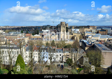 Bristol, Royaume-Uni. 21 mars 2017. Météo britannique. Bristol est voté le meilleur endroit pour vivre à par le Sunday Times. Pics voir une vue aérienne de la ville prise depuis le sommet de la tour Cabot sur une belle journée ensoleillée, situé à côté de Park Street à Bristol. Signature obligatoire crédit : Robert Timoney/Alamy Live News Banque D'Images