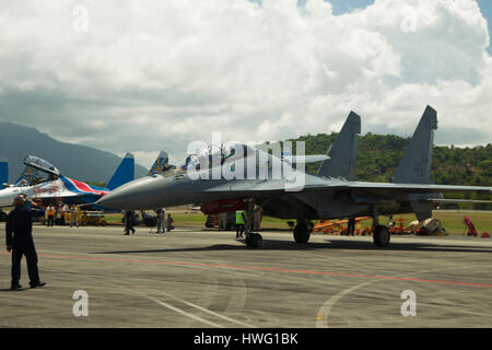 Langkawi, Malaisie. Mar 21, 2017. Malaysian Sukhoi SU30 pousse hors antenne pour affichage à l'Expo de LIMA : Crédit Chung Jin Mac/Alamy Live News Banque D'Images