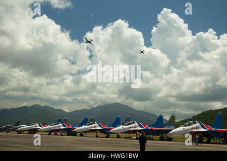 Langkawi, Malaisie. Mar 21, 2017. Drones UAV américain effectuer le survol en collaboration avec LIMA Expo Crédit : Chung Jin Mac/Alamy Live News Banque D'Images