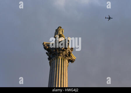 Londres, Royaume-Uni. 21 mars 2017. Le soleil de fin de soirée à Londres. Crédit : Matthieu Chattle/Alamy Live News Banque D'Images