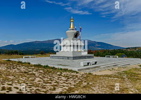 Voir stupa bouddhiste de Sofia au centre de retraite Plana - Diamondway Buddhism Bulgarie Banque D'Images