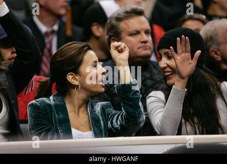 Eva Longoria regarde les San Antonio Spurs - Los Angeles Lakers basket de la NBA à Los Angeles le lundi, 6 mars 2006. Photo par Francis Specker Banque D'Images