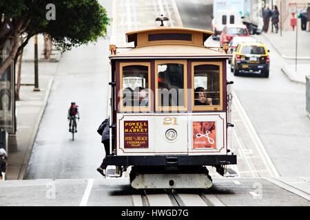 Powell et Market Street Cable Car à San Francisco. Banque D'Images