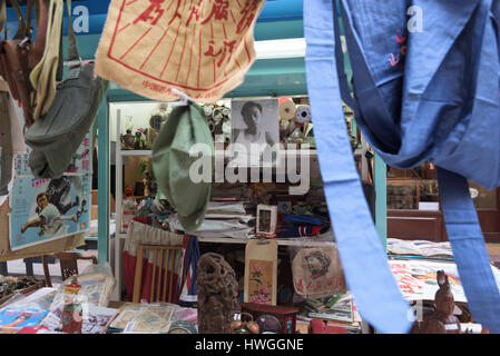 Hong Kong, Hong Kong S.A.R. - Le 26 janvier 2017 : les magasins d'antiquités à Cat Street à Hong Kong. Hollywood Road, Upper Lascar Row aka Cat Street est un grand t Banque D'Images