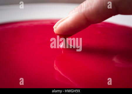 L'impression de bloc, aboutés, contrôle de cohérence de couleur rouge sur la plaque, Bad Aussee, Styrie, Autriche Banque D'Images