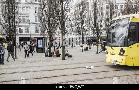 Tramway Metrolink près de Piccadilly Gardens à Manchester, en Angleterre. UK Banque D'Images