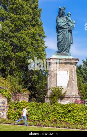 France, Seine Maritime, Le Havre, district de Graville Sainte Honorine, l'abbaye de Graville, statue de la Vierge noire de 6 mètres de haut Banque D'Images