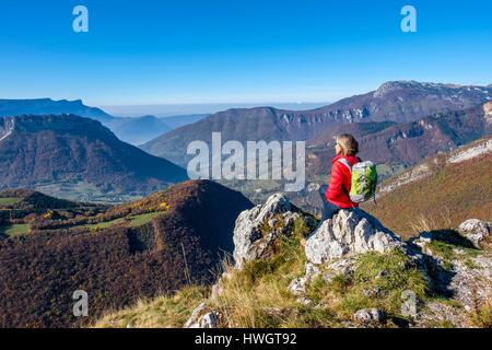 France, Isère, environs de Grenoble, le parc régional de Chartreuse, le chemin de randonnée GR 9 sur le chemin de fort Saint-Eynard Banque D'Images