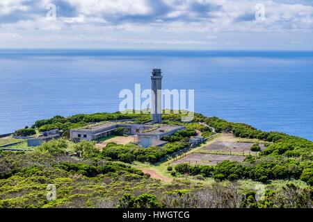 Le Portugal, l'archipel des Açores, l'île de Sao Jorge, Réserve de biosphère de l'UNESCO, Ponta dos Rosais phare abandonné depuis 1980 Banque D'Images