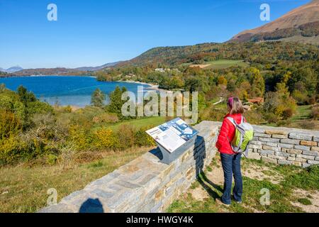 France, Isère, environs de Grenoble, région de la Matheysine, randonnée autour des lacs de Laffrey, Grand lac de Laffrey vue Olivier Messiaen Banque D'Images