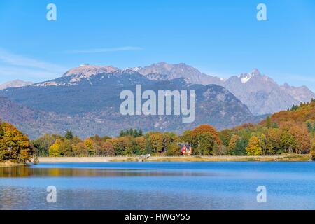 France, Isère, environs de Grenoble, région de la Matheysine, Laffrey, randonnée pédestre sur le GR 549 autour des lacs Banque D'Images