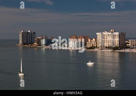 United States, Florida, Clearwater Beach, augmentation de la skyline de Clearwater Pass Banque D'Images