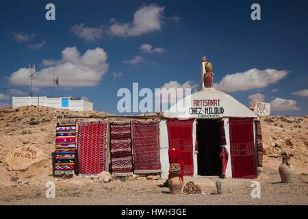 La Tunisie, Ksour, Toujane, tapis berbère shop le long de la route C 104 Banque D'Images