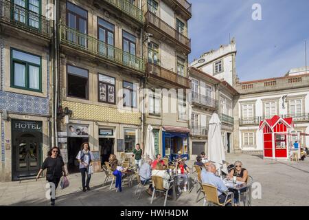 Portugal, Région du Nord, Porto, le centre historique classé patrimoine mondial de l'UNESCO, place Praça de Carlos Alberto Banque D'Images