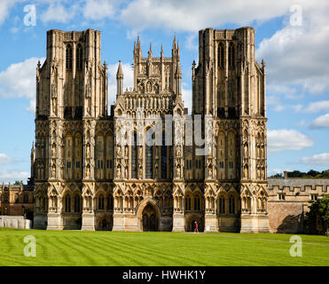 Façade ouest de la cathédrale de Wells Somerset UK Banque D'Images