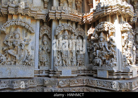 Wall relief, sculptures sur pierre, sculpture sur eves déité culte extra-mur dans le Temple de Chennakesava, Architecture Hoysala, Somanathpur, Karnataka, Banque D'Images