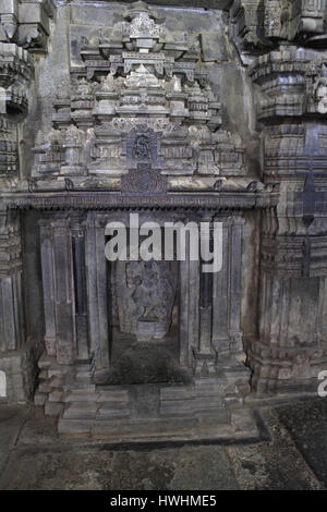 Petit temple à l'intérieur du sanctum de Chennakesava Temple Hoysala, Architecture à Somanathpur, Karnataka, Inde