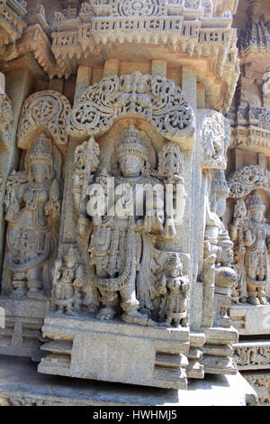 Vesara viendrait du style de culte et chemina-pradakshina autour du temple est posée sur un socle moulé en forme d'étoile, à l'Chennakeshava temple Hoysala, Ar Banque D'Images