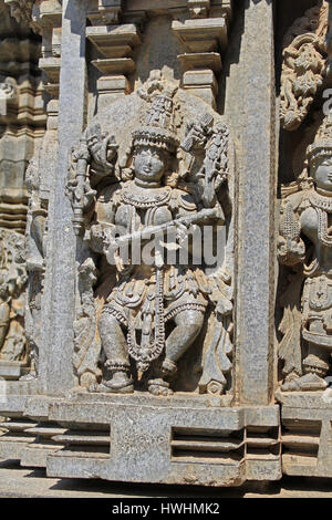 Détaillé, ornés , sculptures sur pierre, vesara viendrait du style de culte et chemina-pradakshina autour du temple est posée sur un socle moulé en forme d'étoile, Banque D'Images