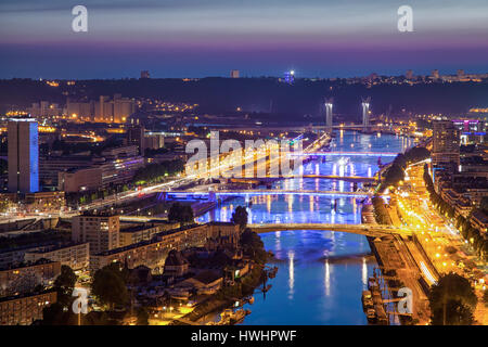 Soir vue sur Seine à Rouen, Haute-Normandie, France Banque D'Images