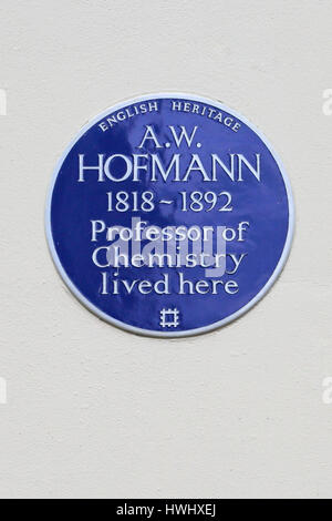 English Heritage Blue Plaque sur la maison d'un W Hofman, professeur de chimie, Fitzroy Square, Central London, England Banque D'Images