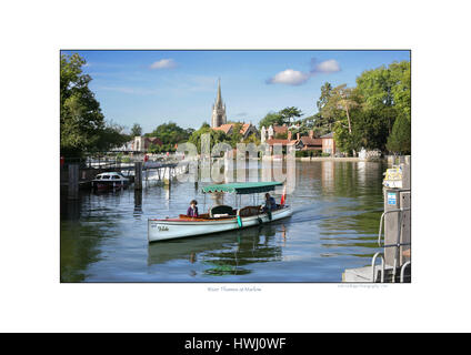 Bateau à vapeur sur la Tamise à Marlow approchant lock Banque D'Images