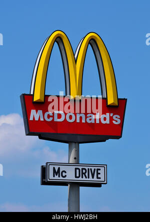 Schild, McDonald's, Mc Drive, Schöneberg, Berlin, Deutschland Banque D'Images