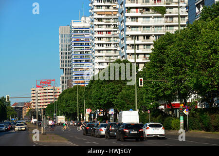 Plattenbauten, Leipziger Strasse, Mitte, Berlin, Deutschland Banque D'Images