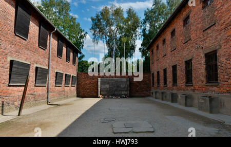 Schwarze Wand, Erschiessungen, bloc 11, Stammlager I, Konzentrationslager Auschwitz-Birkenau,, Auschwitz, Polen Banque D'Images