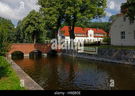 Château à douves Mellenthin, Mellenthin, Île d'Usedom, district administratif de Poméranie occidentale, Basse-Saxe, Allemagne Banque D'Images