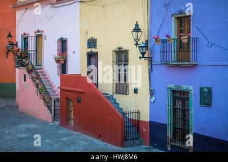 Belles maisons à escaliers à Guanajuato, Mexique ------ Guanajuato est une ville et une municipalité située dans le centre du Mexique et la capitale de l'état de la Banque D'Images