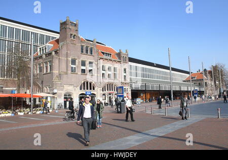 La gare de Haarlem, Haarlem, Pays-Bas. Plus ancienne chaîne néerlandaise (1839) situé sur la ligne Rotterdam - Amsterdam. (Actuel bâtiment principal à partir de 1906) Banque D'Images